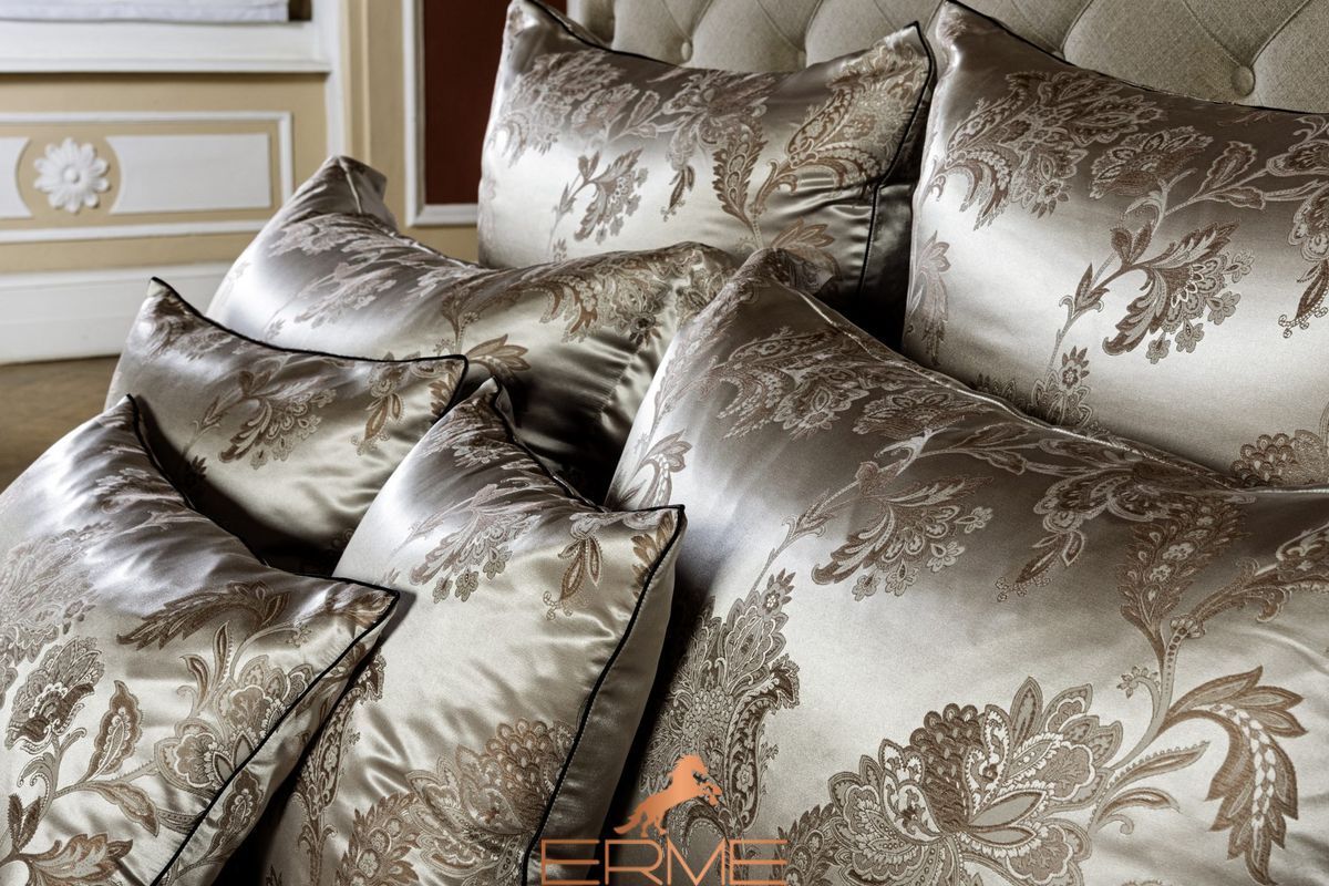 Seidenweber ALEA (J56)natural silk bedding, 50x70 (2pc), 155x200 (2pc), 180x200 on an elastic band