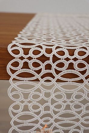 Weissfee table runner - Cannes Gold