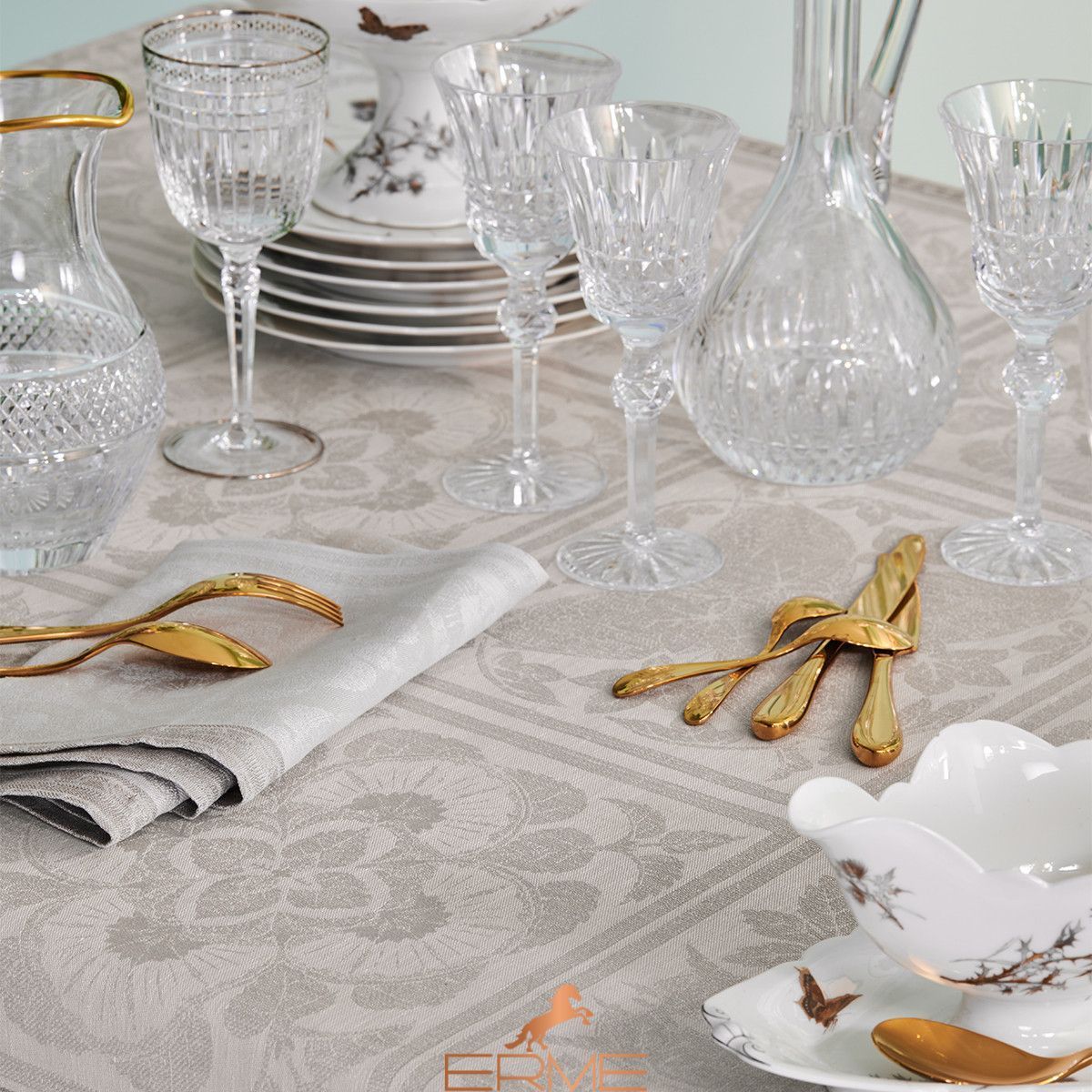 Tablecloth Garnier Thiebaut Harmonie beige, 174x174