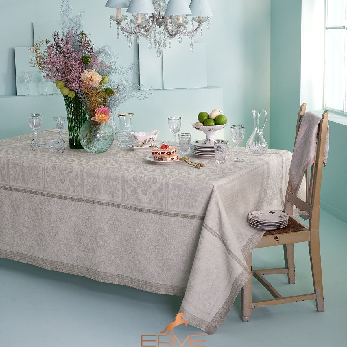 Tablecloth Garnier Thiebaut Harmonie beige, 174x174