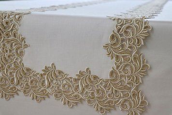 Weissfee table runner - Gala Royal Gold